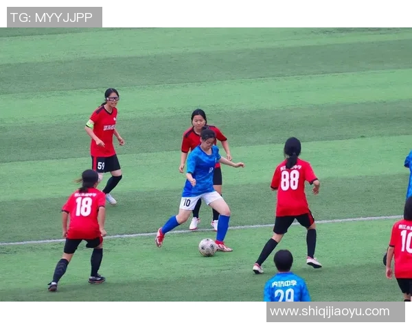 各大足球明星挑战中文发音展现语言魅力与文化交流的精彩瞬间