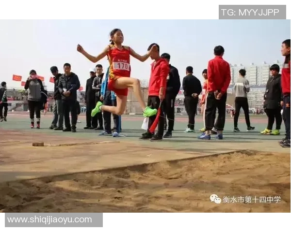 在绿茵场上舞动的灵魂足球明星的荣耀与梦想之歌 在绿茵场上舞动的灵魂足球明星的荣耀与梦想之歌